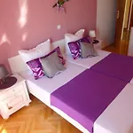 Veronika *