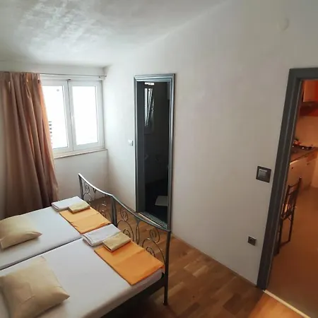 Veronika Apartment *