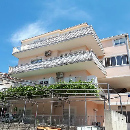 Veronika Apartment